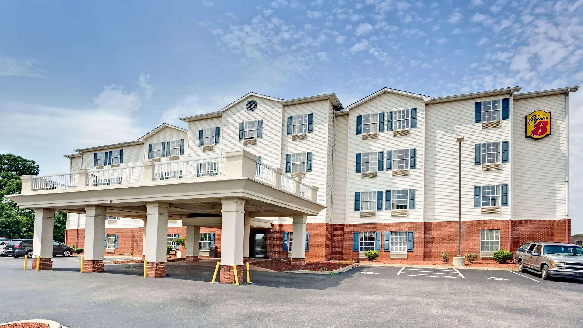 Super 8 By Wyndham Louisville/Expo Center